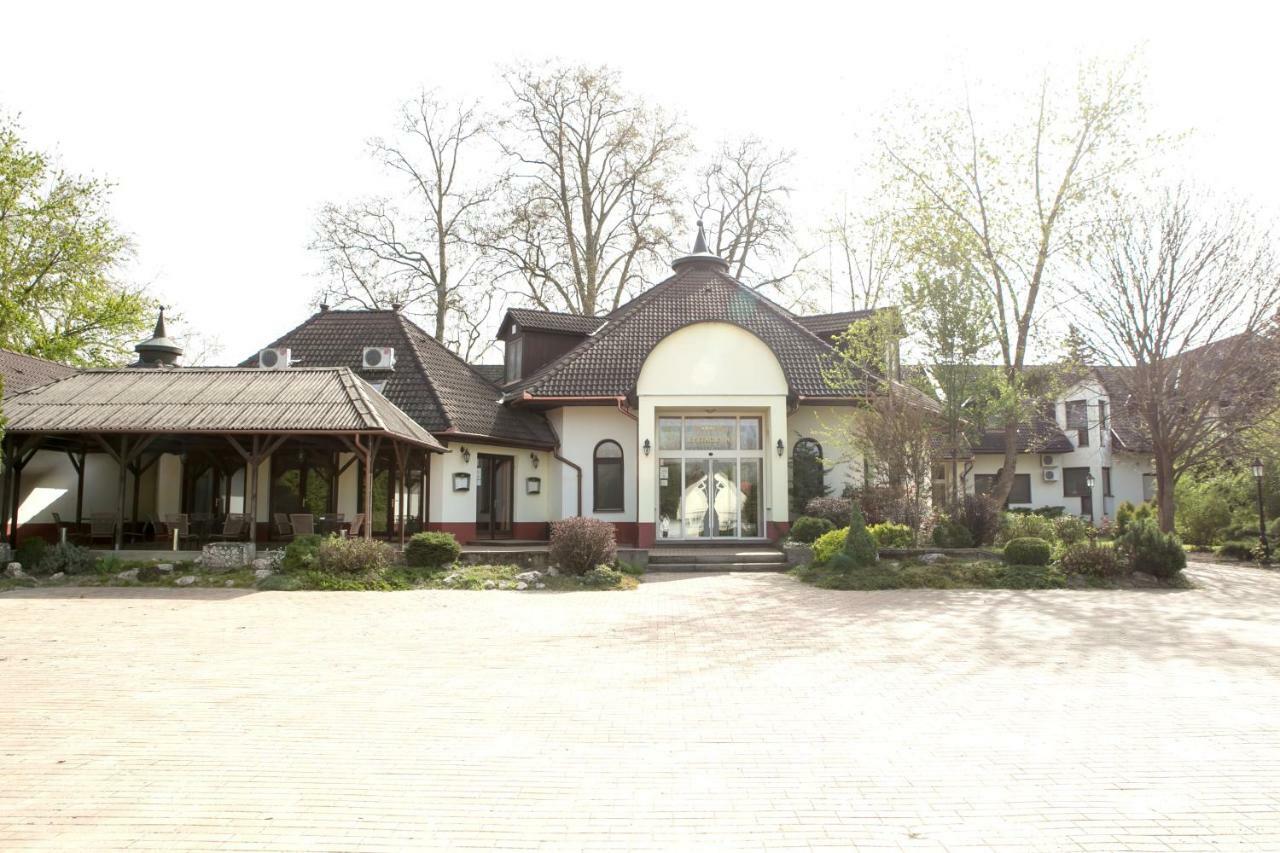 Hotel Fortuna Davod ภายนอก รูปภาพ
